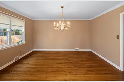 136 Knobloch Lane, Stamford, CT 06902 - Photo 8