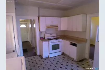 306 Carroll Avenue, Bridgeport, CT 06607 - Photo 4