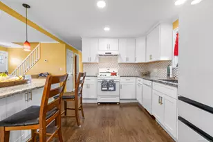 69 Glen Cir, Bridgeport, CT 06610 - Photo 16