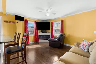 69 Glen Cir, Bridgeport, CT 06610 - Photo 8