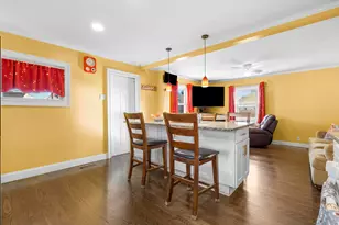 69 Glen Cir, Bridgeport, CT 06610 - Photo 14