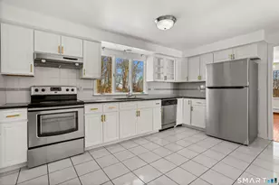 37 Kitcher Ct, Trumbull, CT 06611 - Photo 8