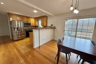 70 Renwick Pl, Bridgeport, CT 06604 - Photo 8