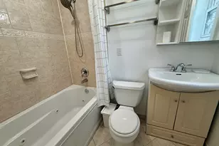 70 Renwick Pl, Bridgeport, CT 06604 - Photo 18