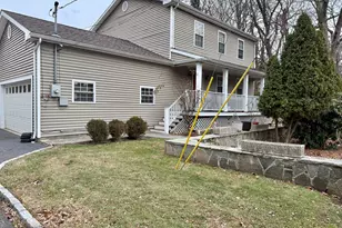 70 Renwick Pl, Bridgeport, CT 06604 - Photo 2