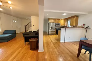 70 Renwick Pl, Bridgeport, CT 06604 - Photo 6