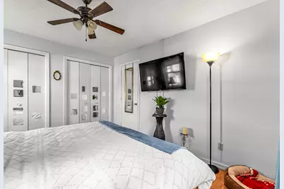 35 Kent Avenue, Bridgeport, CT 06610 - Photo 12