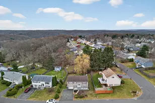 157 Bluebird Dr, Naugatuck, CT 06770 - Photo 2