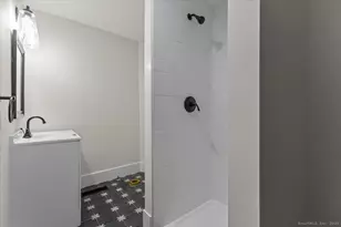 8 Bancroft St, Torrington, CT 06790 - Photo 10