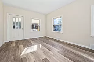 423 Waterville St, Waterbury, CT 06710 - Photo 8