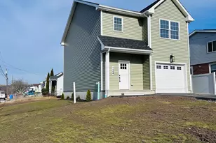 124 Highlawn St, Waterbury, CT 06705 - Photo 2