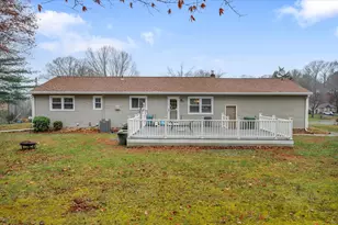 42 Wendy Rd, Trumbull, CT 06611 - Photo 2