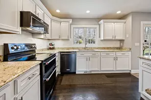 34 Yogananda St, Newtown, CT 06482 - Photo 4