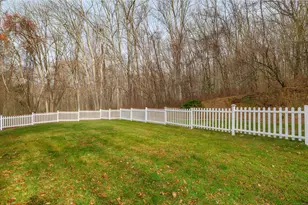 23 Fawnwood Rd, Newtown, CT 06482 - Photo 12