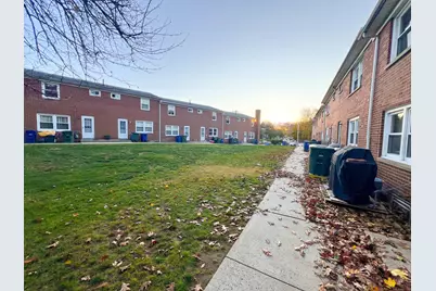 32 Karen Court #b, Bridgeport, CT 06606 - Photo 6
