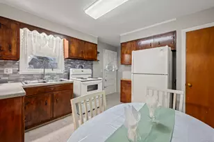 67 Simpson St, Hartford, CT 06112 - Photo 6