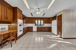 7 Carriage Ln, New Fairfield, CT 06812 - Photo 2