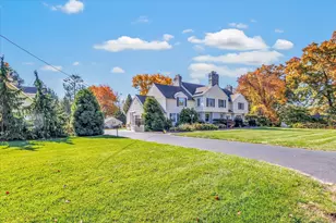 830 Bayberry Ln, Orange, CT 06477 - Photo 2