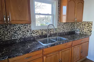 147 Pearl St, Enfield, CT 06082 - Photo 4