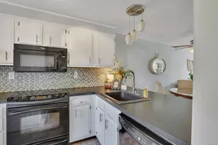 25 Pebble Ct, Newington, CT 06111 - Photo 2