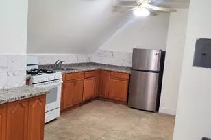 319 Maplewood Ave, Bridgeport, CT 06605 - Photo 6