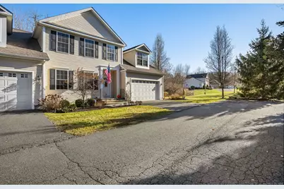 4 Bailey Boulevard #4, Bethel, CT 06801 - Photo 2