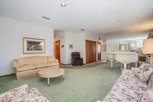 17 Mulberry Ct, Newington, CT 06111 - Photo 4