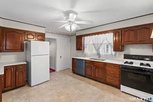 393 Campfield Ave, Hartford, CT 06114 - Photo 10