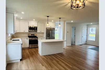 14 Infield Street, Bridgeport, CT 06606 - Photo 2