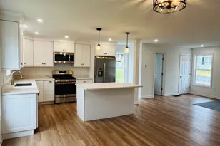 14 Infield St, Bridgeport, CT 06606 - Photo 2