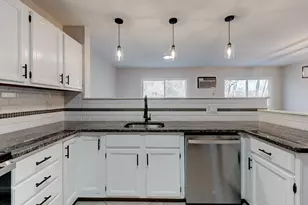 136 Pembroke Rd, Danbury, CT 06811 - Photo 16