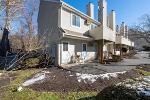 136 Pembroke Rd, Danbury, CT 06811 - Photo 4