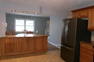 36 Tina Cir, Bridgeport, CT 06606 - Photo 10