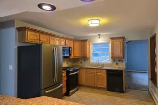 36 Tina Cir, Bridgeport, CT 06606 - Photo 8