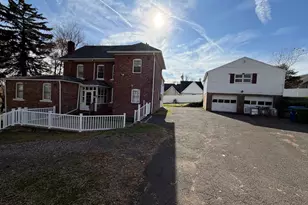 2964 State St, Hamden, CT 06517 - Photo 2