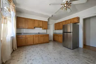 25 Manhattan Ave, Bridgeport, CT 06606 - Photo 8