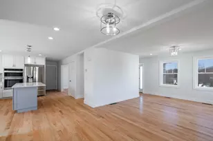 886 East St, Middletown, CT 06457 - Photo 8