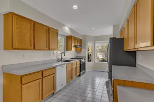 20 Lakeview Dr, Branford, CT 06405 - Photo 10