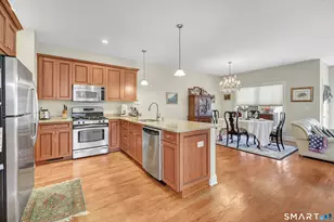 18 Ashwood Cir, Shelton, CT 06484 - Photo 2