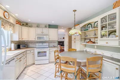8 Chestnut Hill Drive, New Fairfield, CT 06812 - Photo 10
