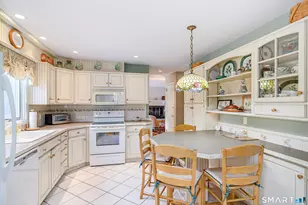 8 Chestnut Hill Dr, New Fairfield, CT 06812 - Photo 10