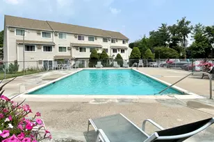 136 Pembroke Rd, Danbury, CT 06811 - Photo 16