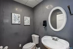 657 Orange Center Rd, Orange, CT 06477 - Photo 28