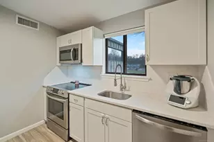 129 Webster Ct, Newington, CT 06111 - Photo 16