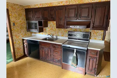 689 Bee Street, Meriden, CT 06450 - Photo 4