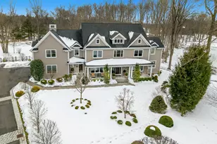 21 Ravenglass Dr, Stamford, CT 06903 - Photo 2