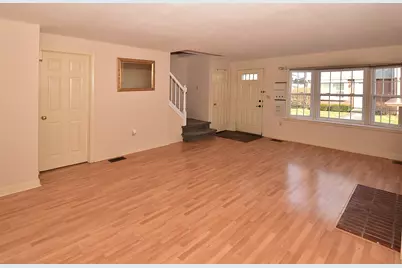 7 Barrington Drive #APT C, Wethersfield, CT 06109 - Photo 4