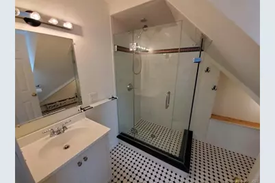 33 Circular Avenue #3rd Floor, Bridgeport, CT 06605 - Photo 4