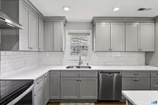 826 Quarter Mile Rd, Orange, CT 06477 - Photo 2