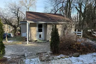 30 Capitol Dr, Newtown, CT 06482 - Photo 4